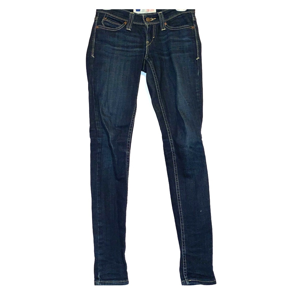 Dark blue Levi’s skinny jeans